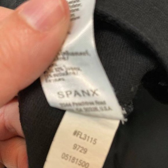 SPANX Black Textured Panel Leggings. Size XL - Picture 5 of 7